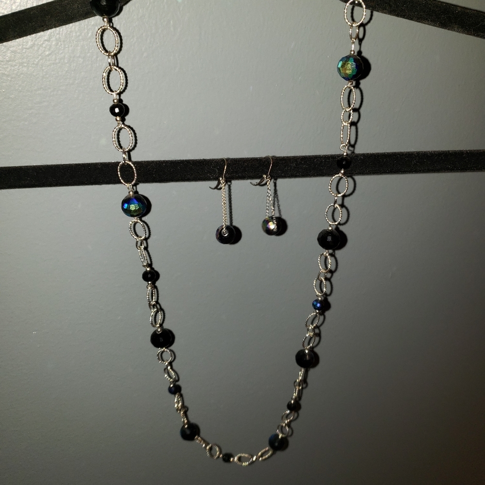 Necklace and earrings set